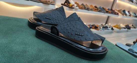 صورة حذاء شرقي جلدنعام ملبس مريح ومانع الانزلاق